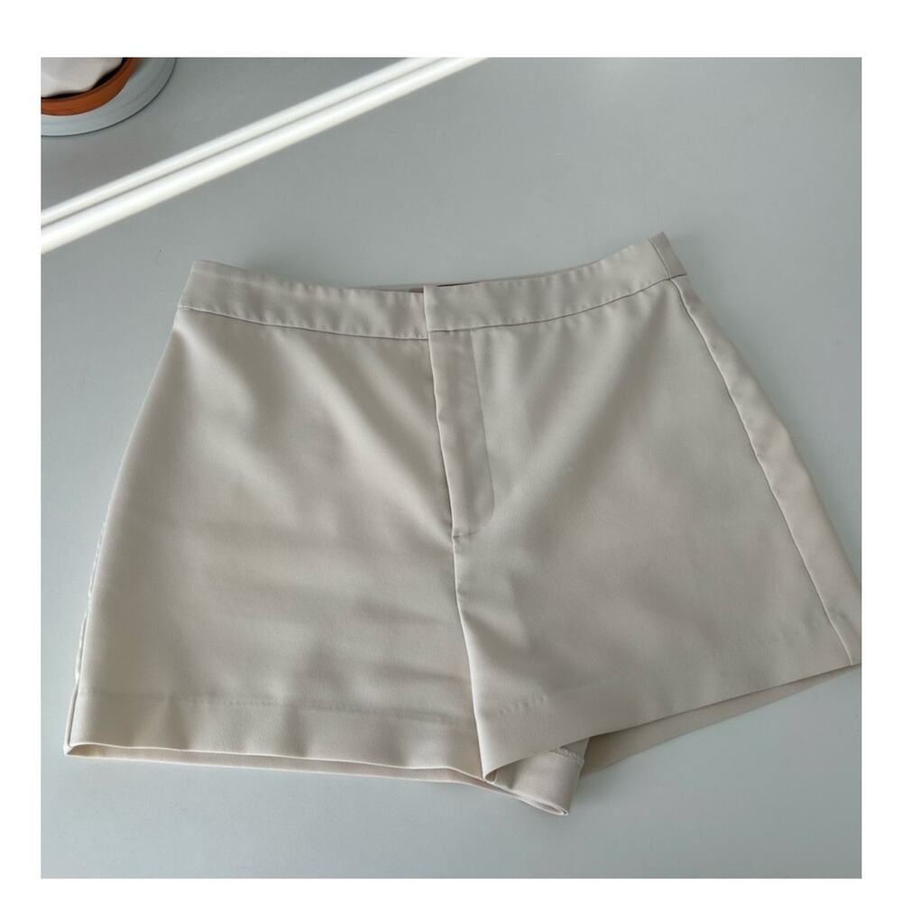 F21 white dress shorts, size M